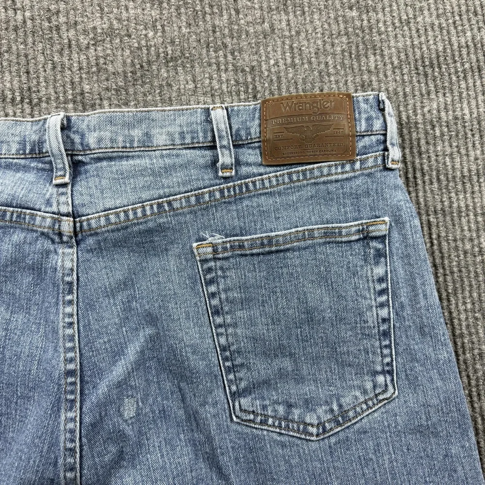 Wrangler Jeans Mens 42x30 Blue Relaxed Straight Leg‎ Denim Medium Wash Casual